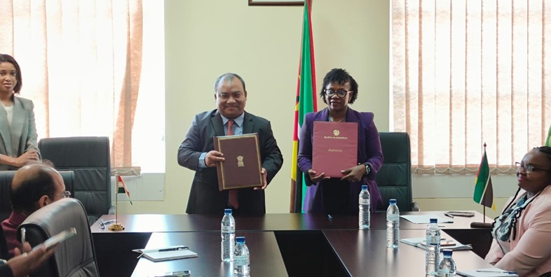 Signing of MoU for recognition and acceptance of Indian Pharmacopoeia in Maputo (18 July 2024). Dr. Tania Sitoie, CEO of National Regulatory Authority for Medicines of Mozambique and High Commissioner of India signed the MoU.